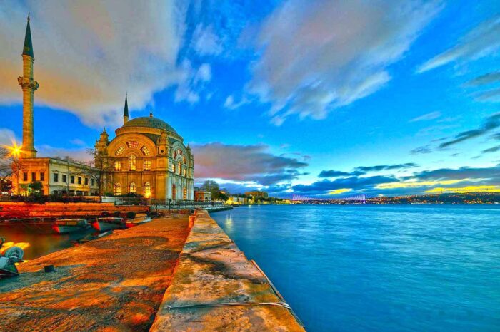 Dolmabahce Palace and Bosphorus Tour